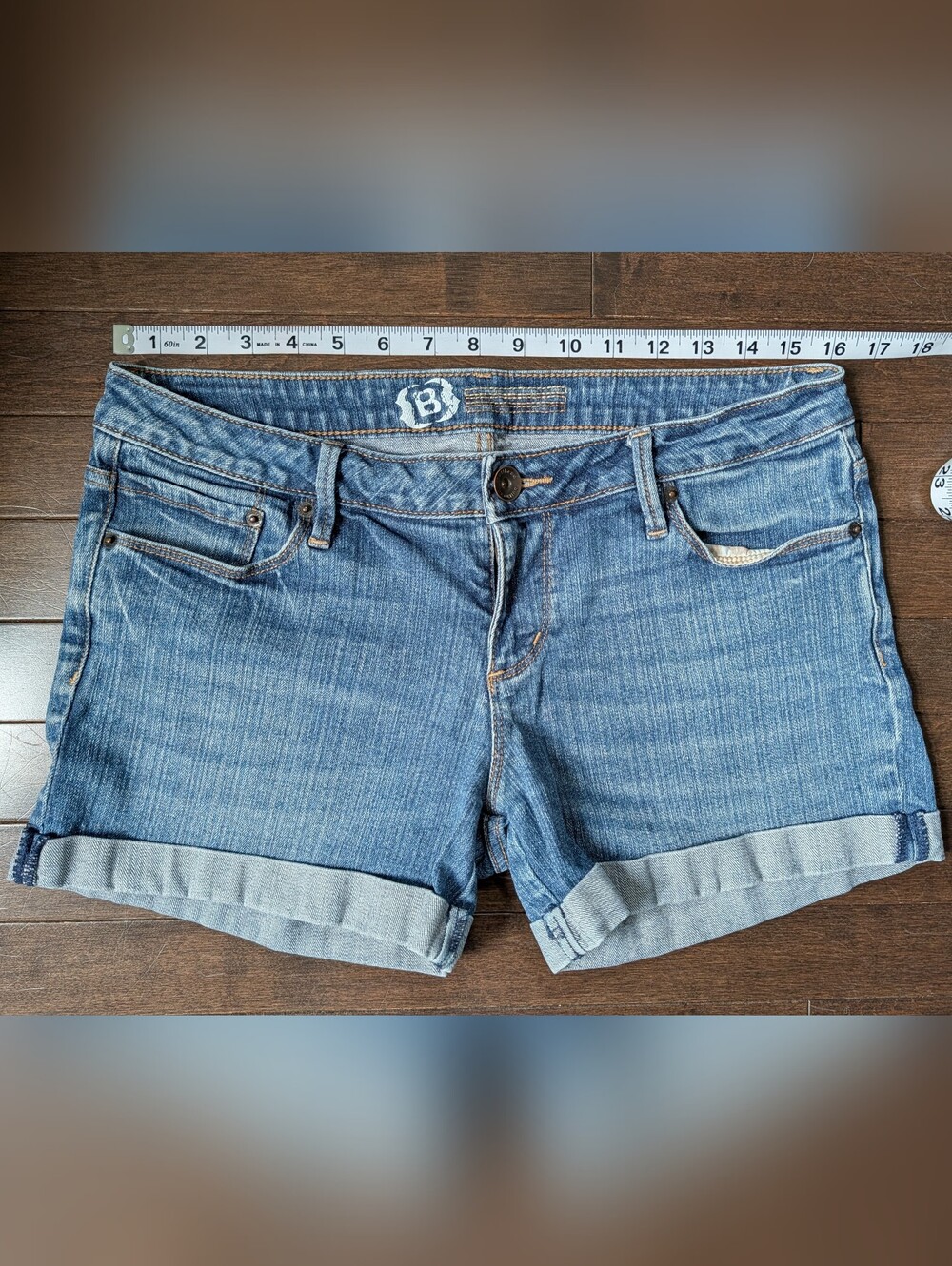 Bullhead Denim Co. Y2K Low Rise Cuffed Denim Shorts Medium Wash Size 30 / 11